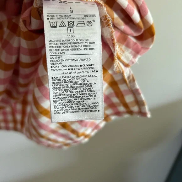 Old Navy gingham peasant blouse with neck tie. - Picture 4 of 5